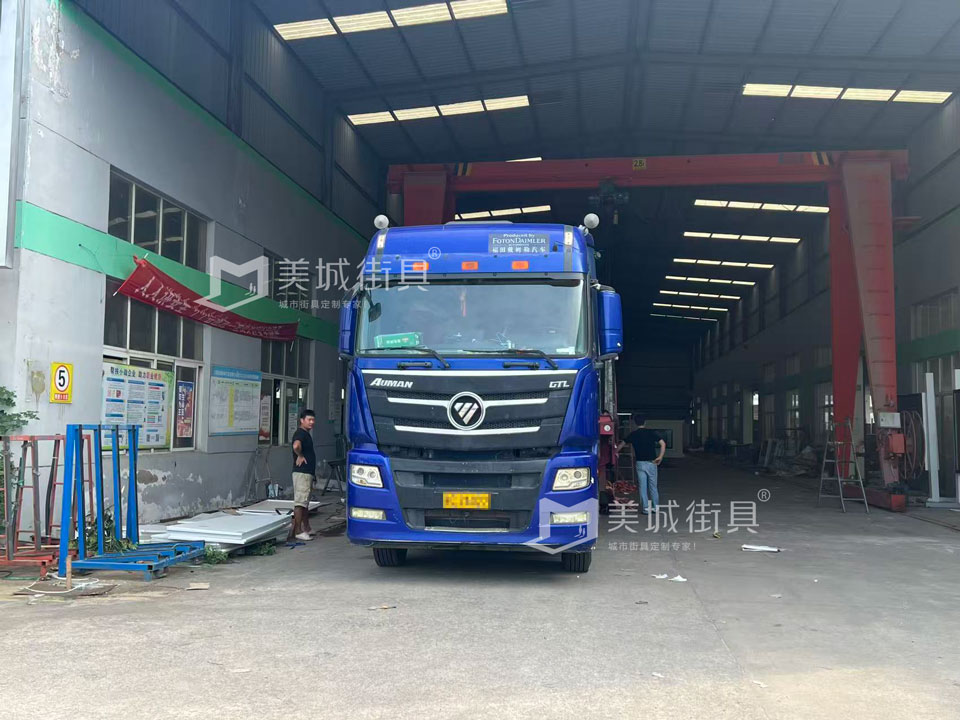 江蘇美城街具為新疆定制公交候車亭第四批發貨案例